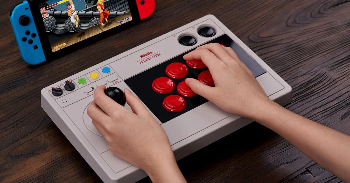 Nintendo SwitchとPCに3つの方式で接続できるアケコン「8BitDo Arcade